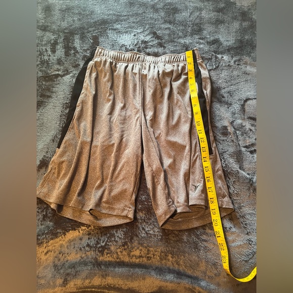 Old Navy Active Go Dry Shorts Size M - Picture 14 of 14